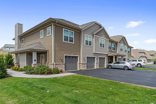 High Bluff Townhomes in Grafton, WI - Building Photo - Building Photo