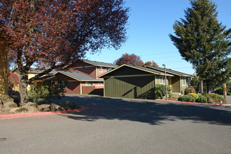 Ranch Apartments in Portland, OR - Foto de edificio - Building Photo