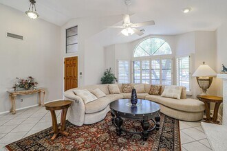 15629 N 51st St in Scottsdale, AZ - Foto de edificio - Building Photo