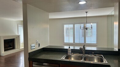 928 Intrepid Ct in Del Mar, CA - Building Photo - Building Photo