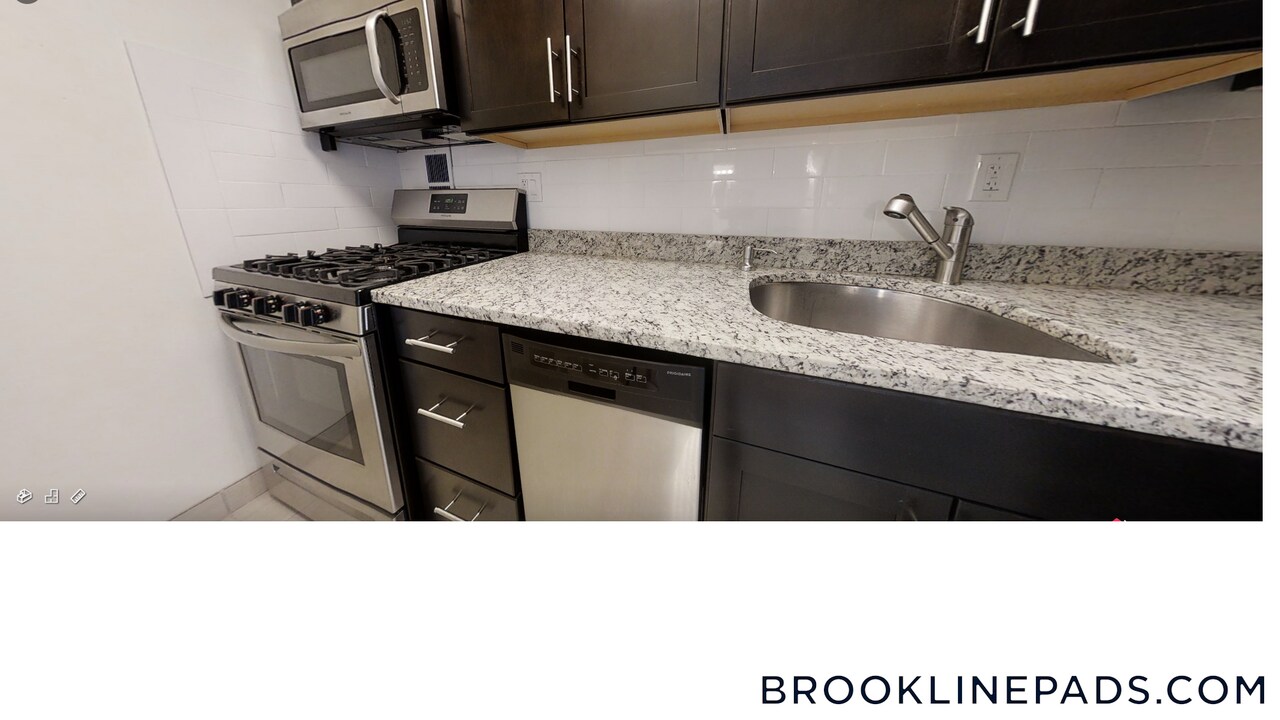 185 Freeman St in Brookline, MA - Building Photo
