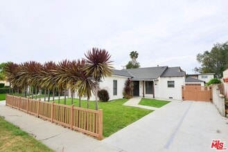 2334 S Garth Ave in Los Angeles, CA - Building Photo - Building Photo