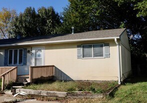 2013-2015 Shirley Ln in Manhattan, KS - Building Photo