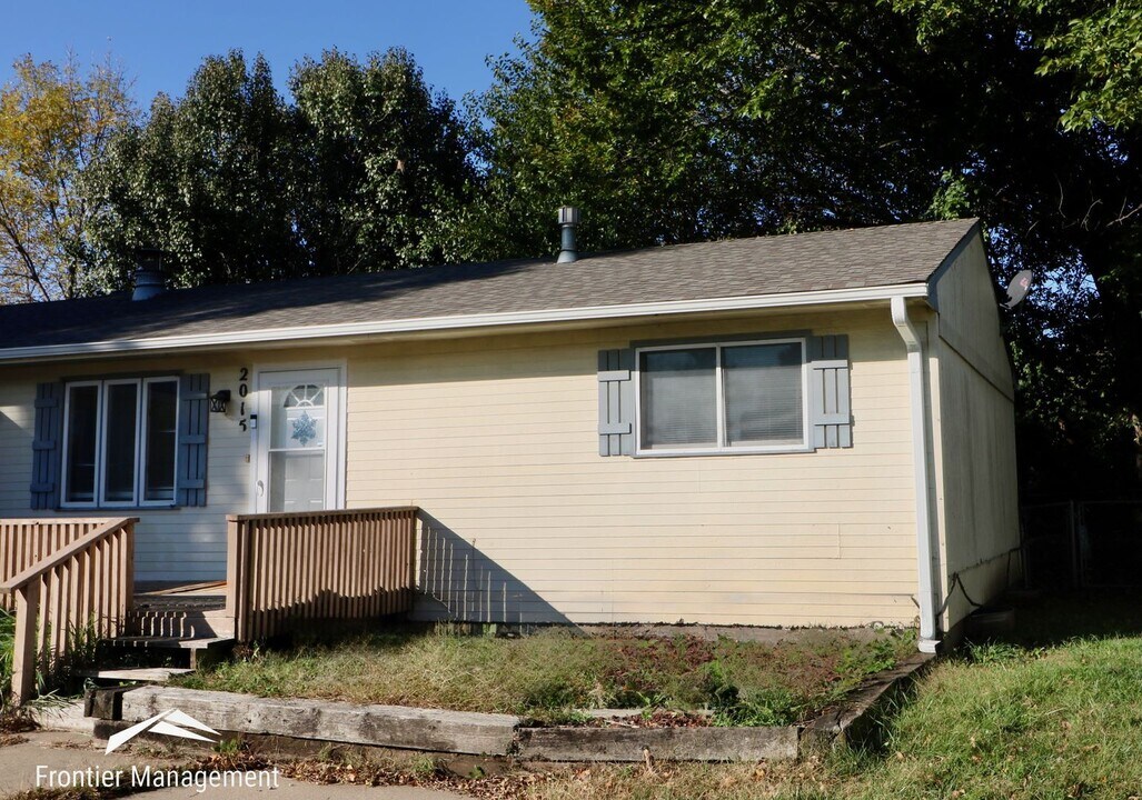 2013-2015 Shirley Ln in Manhattan, KS - Building Photo