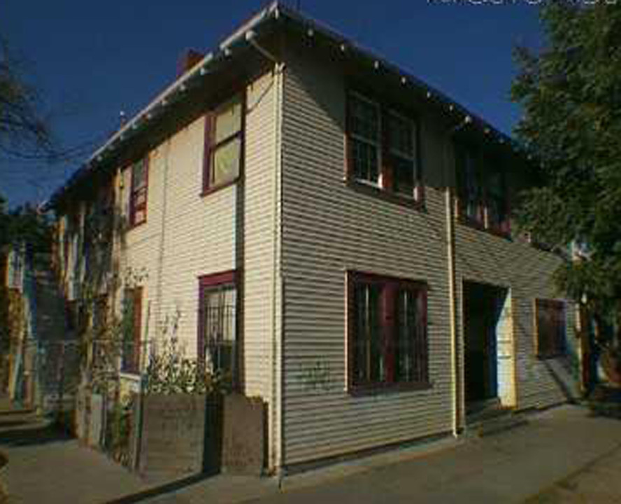 1205 East Weber in Stockton, CA - Foto de edificio