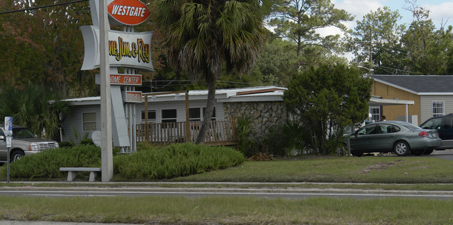 4431 NW 13th St in Gainesville, FL - Foto de edificio - Building Photo