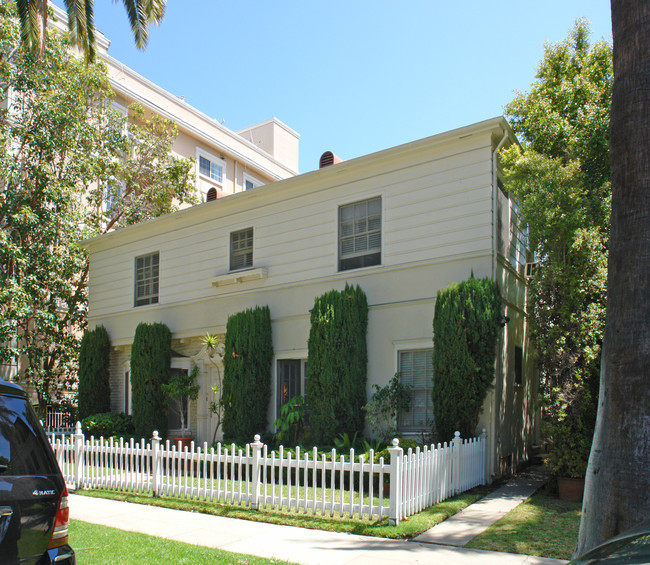 128 S Palm Dr in Beverly Hills, CA - Building Photo - Building Photo