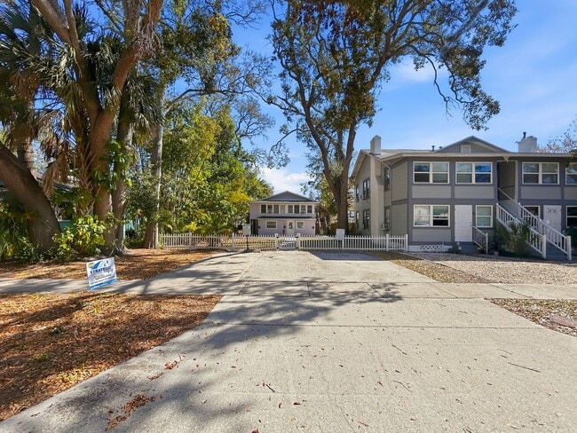 1115 Highland St N in St. Petersburg, FL - Building Photo - Building Photo