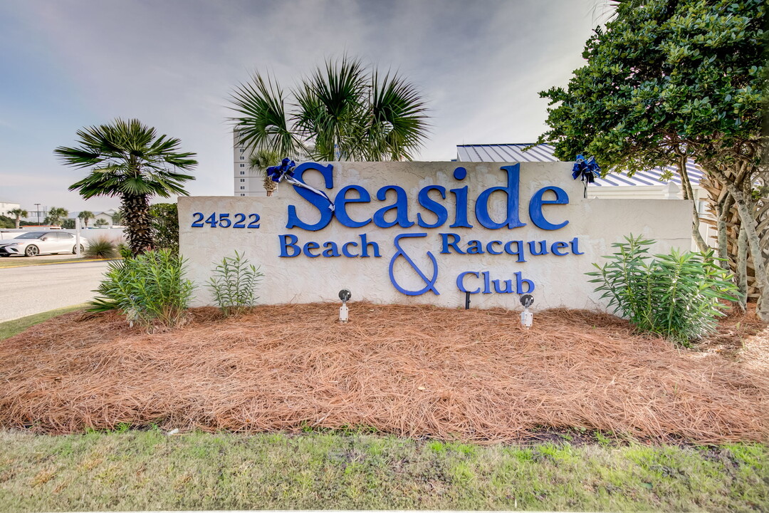 24522 Perdido Beach Blvd in Orange Beach, AL - Foto de edificio