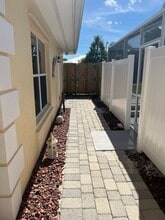 8390 SE Camellia Dr, Unit 8390 in Hobe Sound, FL - Building Photo - Building Photo