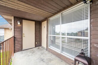 4021 Briar Hollow Dr in Dickinson, TX - Building Photo - Building Photo