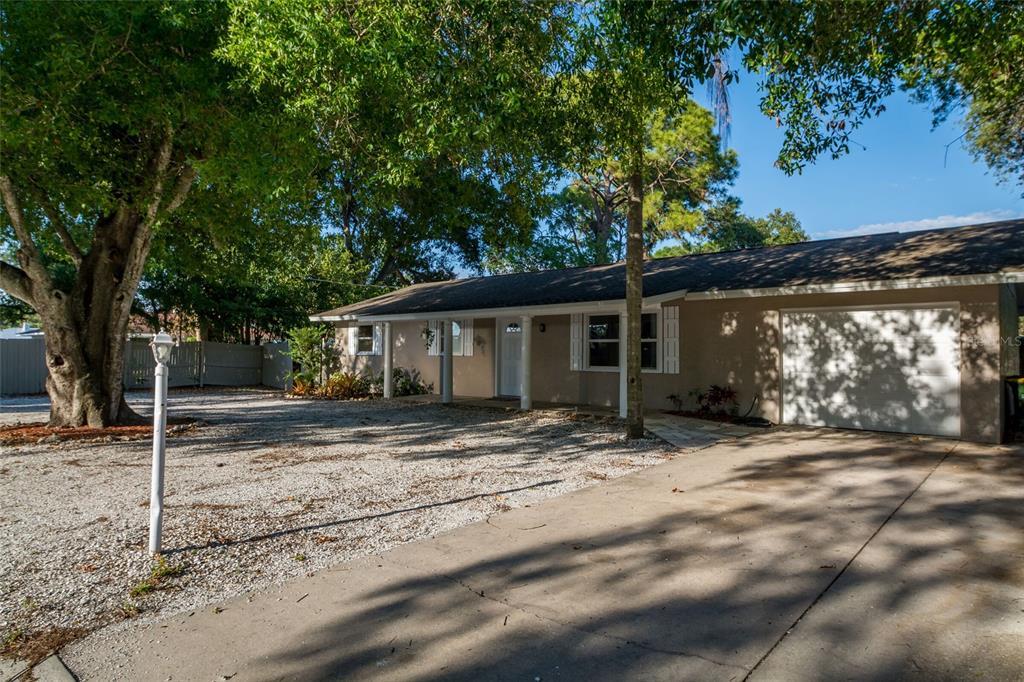 95 S Briggs Ave in Sarasota, FL - Building Photo