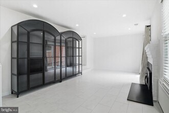 5118 Woodmire Ln in Alexandria, VA - Building Photo - Building Photo