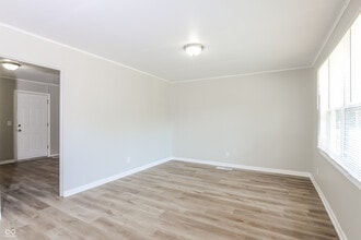 4030 Kalmar Dr in Indianapolis, IN - Building Photo - Building Photo