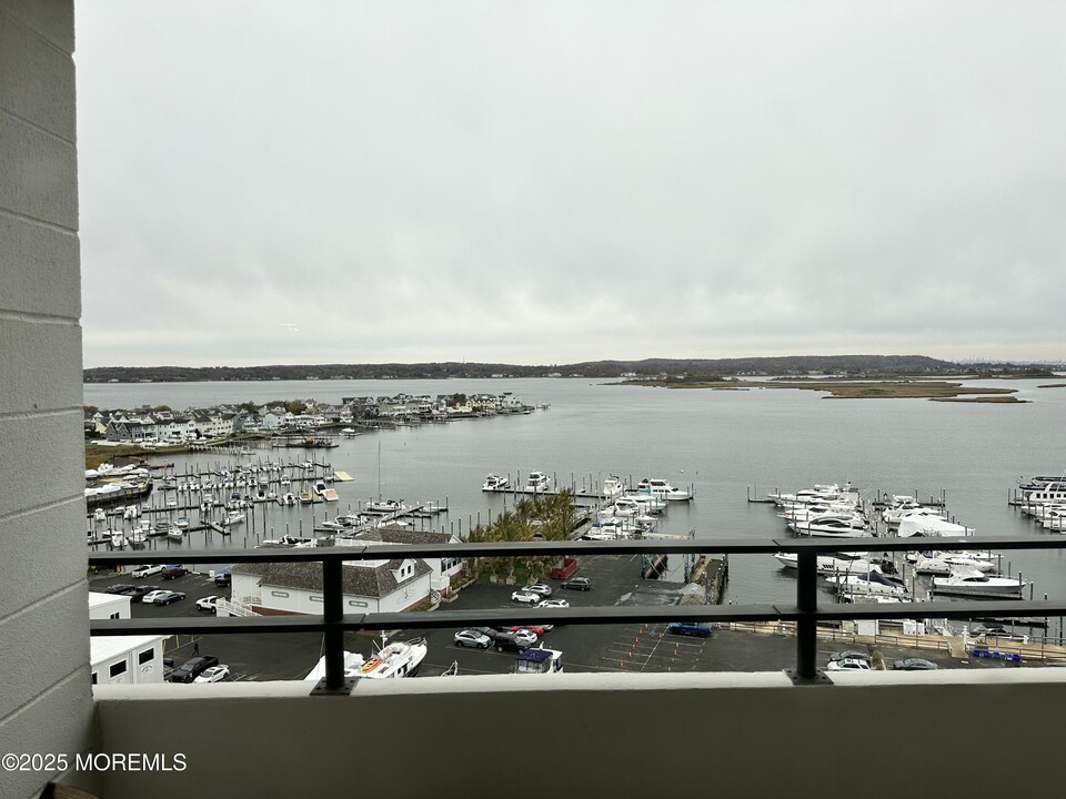 1 Channel Dr in Monmouth Beach, NJ - Building Photo