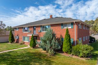 Evergreen Terrace Apartments in Hartford, WI - Building Photo - Building Photo