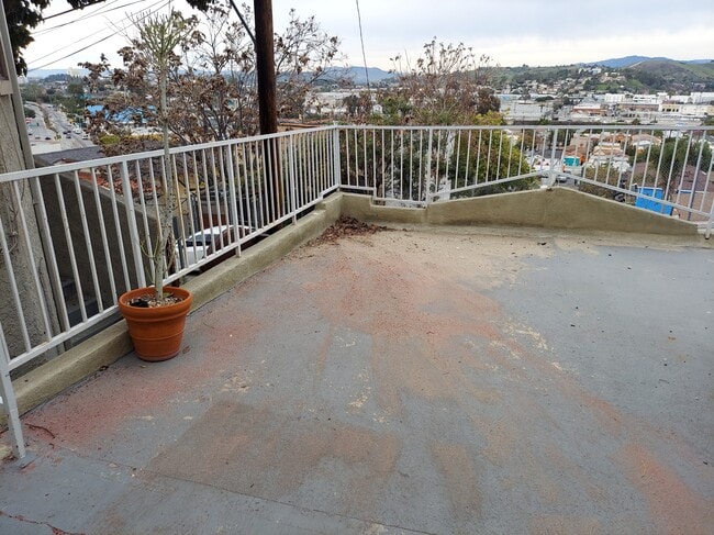 4174 Woolwine Dr in Los Angeles, CA - Foto de edificio - Building Photo