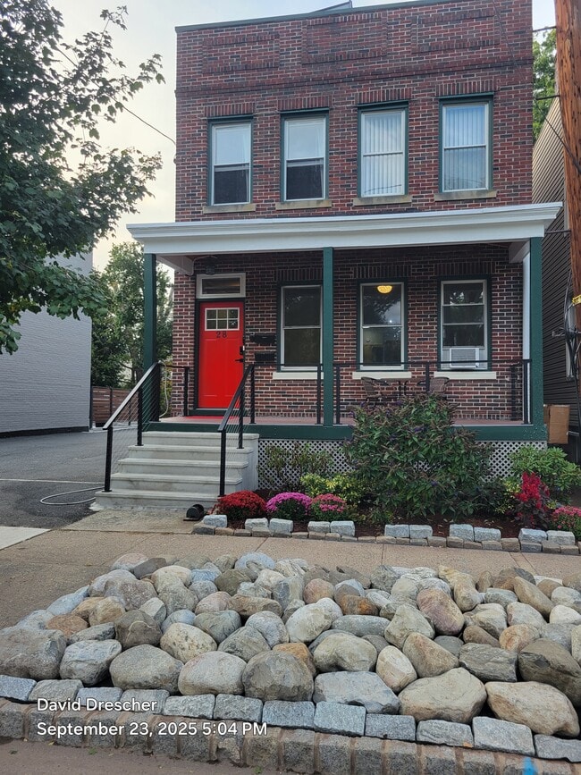 28 Willowdale Ave, Unit 1st floor 28 Willowdale in Montclair, NJ - Building Photo - Building Photo