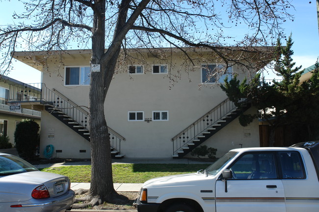 1107 Roewill Dr in San Jose, CA - Foto de edificio - Building Photo