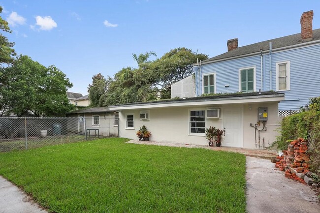 property at 1724 Constantinople St