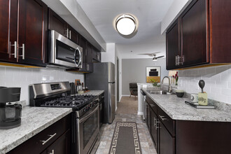 Yorkshire Apartments in Silver Spring, MD - Foto de edificio - Building Photo