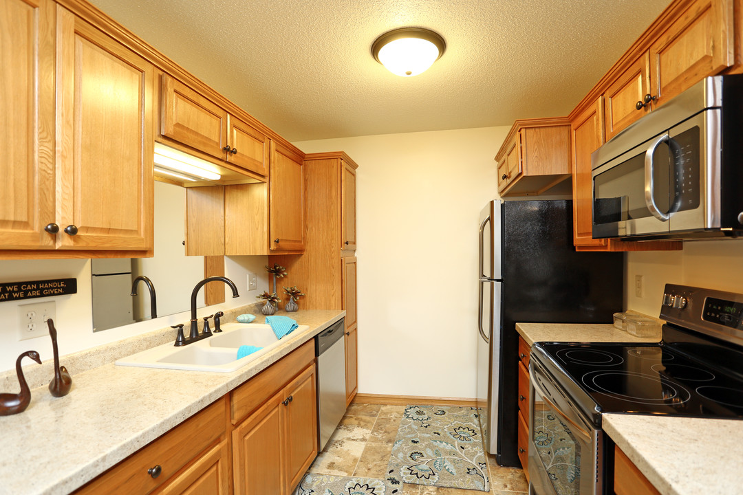 St. Andrews Apartments in Urbandale, IA - Foto de edificio