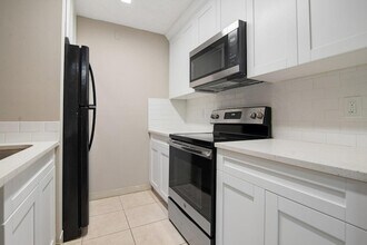 516 Meadows Cir in Boynton Beach, FL - Building Photo - Building Photo