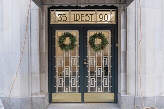 35 W 90th St in New York, NY - Foto de edificio - Building Photo
