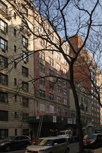 111 E 75th St in New York, NY - Building Photo - Building Photo