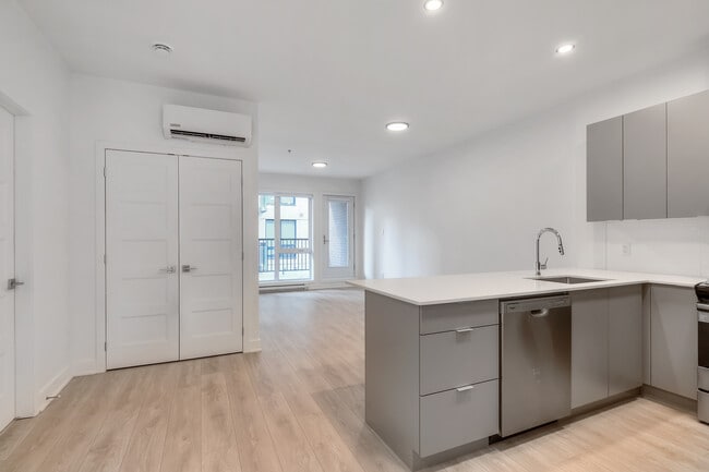 Condos Zenith in Montréal, QC - Building Photo - Building Photo