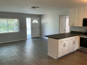 10888 Temple Ave in Seminole, FL - Building Photo - Building Photo