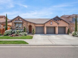 10542 N Sierra Vista Ave in Fresno, CA - Building Photo