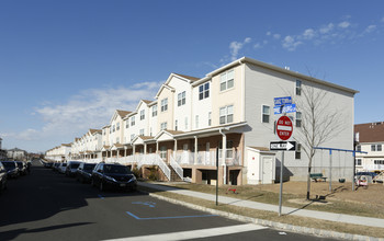 68 Sanztown Rd in Lakewood, NJ - Foto de edificio - Building Photo