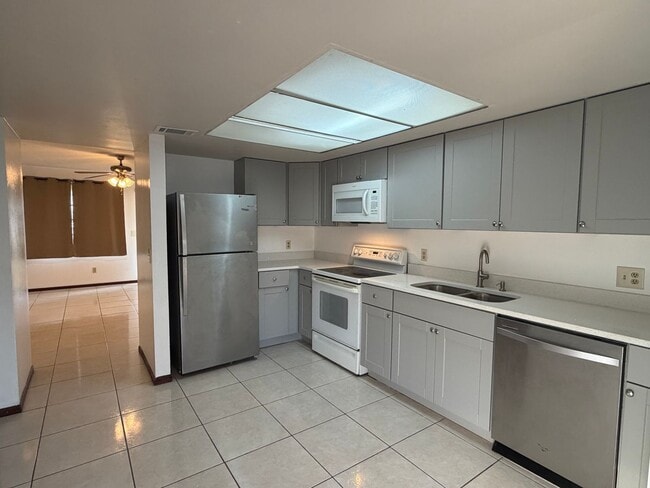 2036 Las Palmas Cir in Orlando, FL - Building Photo - Building Photo