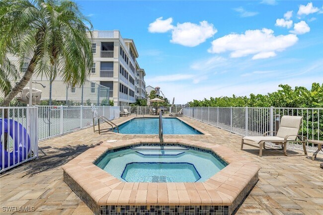 9380 Gulf Shore Dr in Naples, FL - Building Photo - Building Photo
