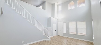 2452 Mojave Dr in Brentwood, CA - Foto de edificio - Building Photo