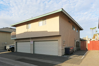 16572 Kellog Cir in Huntington Beach, CA - Building Photo - Building Photo