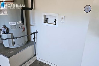 Charming 2-bedrooms, 1-bath Triplex in the heart of Prescott Valley! in Prescott Valley, AZ - Building Photo - Building Photo