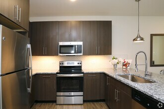 700 E Algonquin Rd in Schaumburg, IL - Building Photo - Building Photo