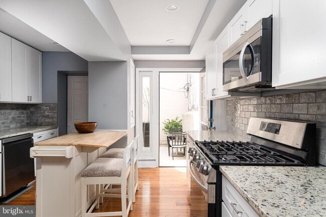 921 Eastern Ave in Baltimore, MD - Building Photo - Building Photo