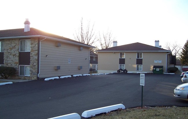 Julie Ann Square Apartments in Cedar Rapids, IA - Building Photo - Building Photo