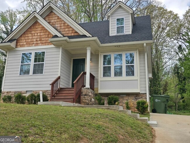 property at 4075 Fairburn Ave SW