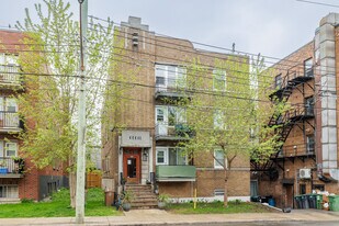 Cecil in Montréal, QC - Building Photo
