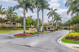 Yardley Condominiums in Tamarac, FL - Building Photo - Building Photo