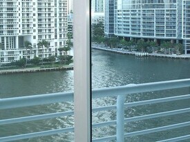 325 S Biscayne Blvd, Unit 921 in Miami, FL - Building Photo