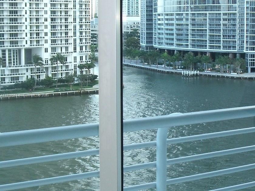 325 S Biscayne Blvd, Unit 921 in Miami, FL - Building Photo