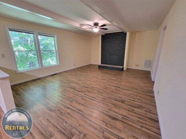 733 Forest Hills Dr in Boone, NC - Building Photo - Building Photo