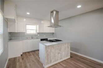 540 Hensley Dr in Grand Prairie, TX - Building Photo - Building Photo