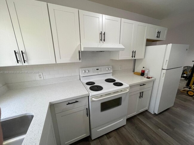 5040 Sanctuary Way in West Palm Beach, FL - Foto de edificio - Building Photo