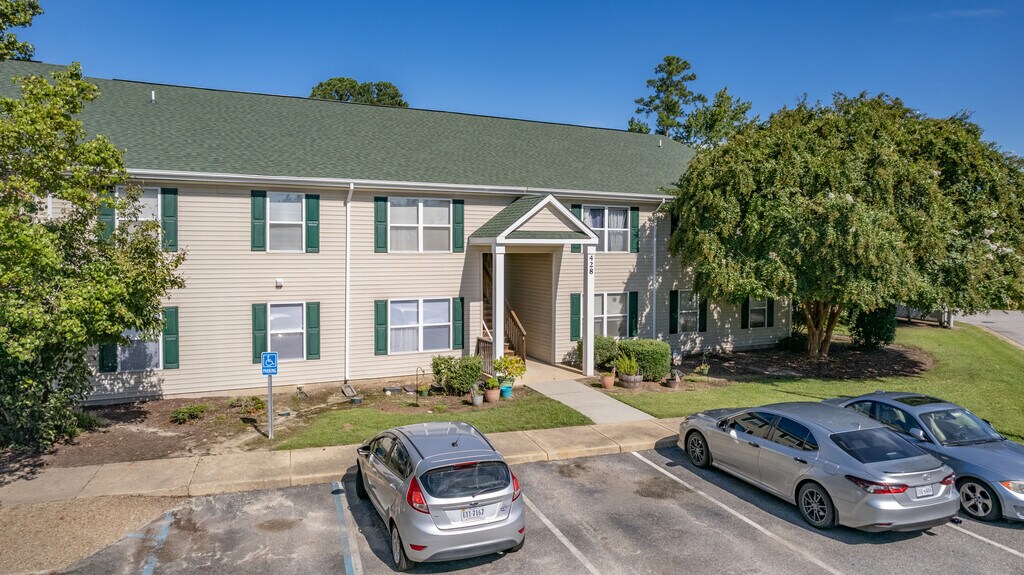 Acorn Grove Apartments in Chesapeake, VA